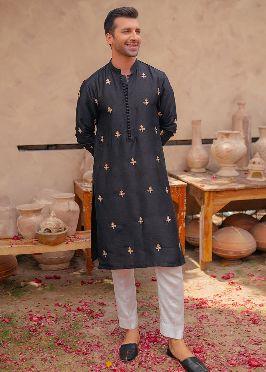 TRADITIONAL BLACK MEN'S DESIGNER EMBRODRY KURTA WITH PAJAMA