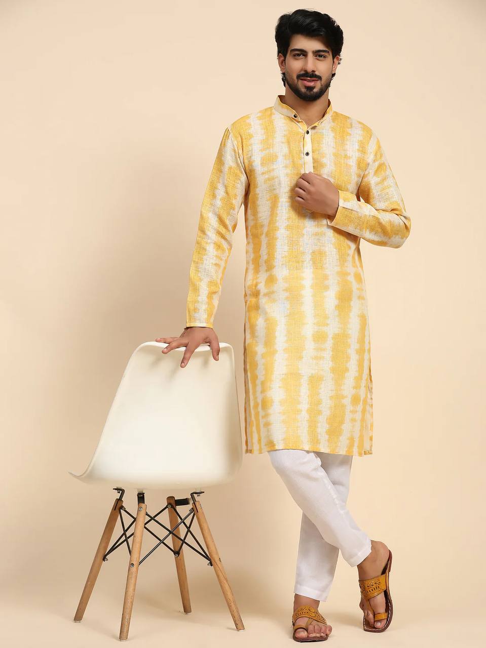 YELLOW TAY AND DAY PRINTED KURTA WITH PAJAMA SET BY CULTURE KURTA