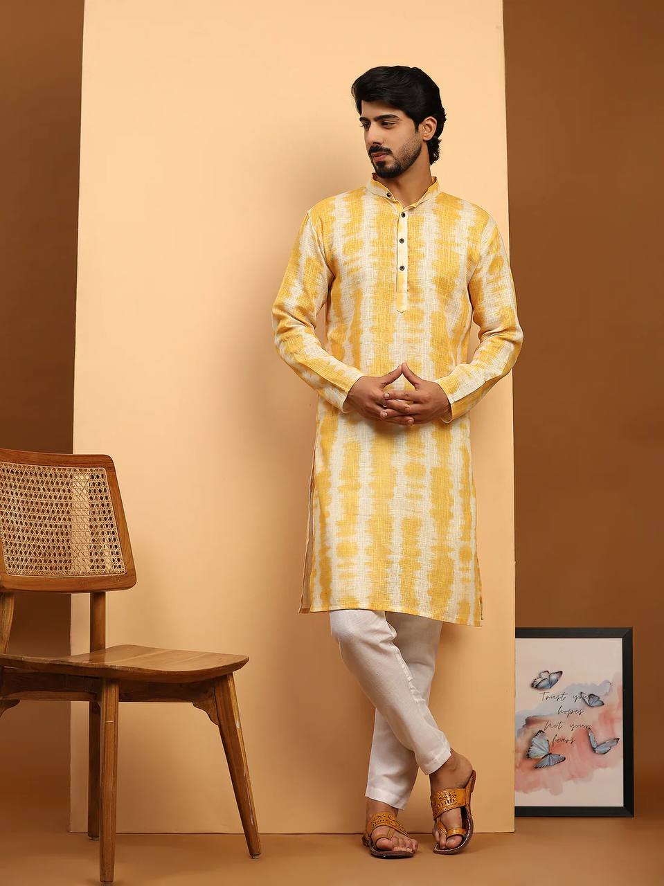 YELLOW TAY AND DAY PRINTED KURTA WITH PAJAMA SET BY CULTURE KURTA