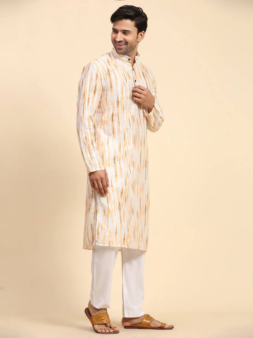 YELLOW TAY AND DAY PRINTED KURTA WITH PAJAMA SET BY CULTURE KURTA